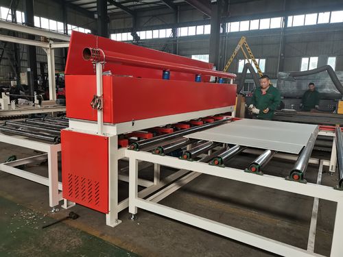 Dostosowana 3-metrowa maszyna do cięcia płyt gipsowo-kartonowych dla klientów z Rosji