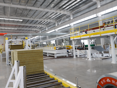 Najnowsze blogi firmy Hebei Greens Launches Stone Wool Sandwich Panel Production Line with 3-15 m/min Continuous Output