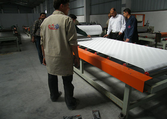 Dobra cena. Podwójna strona całkowicie automatyczna maszyna do laminowania płyt plafonowych z gipsu z PVC w Internecie