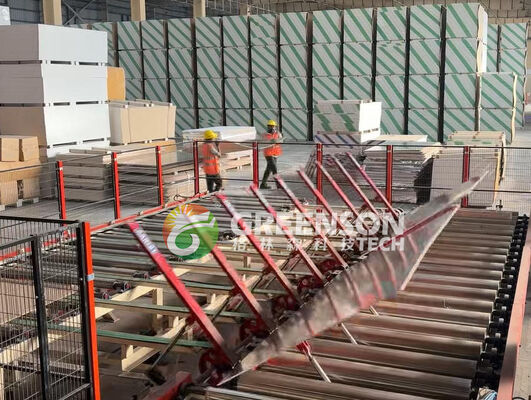 Dobra cena. Maszyna do tworzenia płyt cementu z włókienami PVC z 1300 mm efektywnym laminowaniem, systemem PLC i zdolnością produkcyjną 2-6 milionów mkw./rok w Internecie