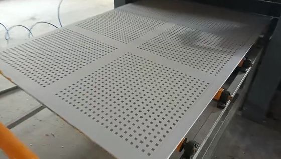 Łatwa operacja 2 pracownicy Perforating Machine Factory