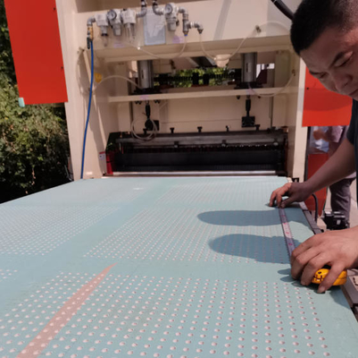 Dobra cena. Full Automatic Punch Hole Plate Machine Sheet Perforation Machine w Internecie