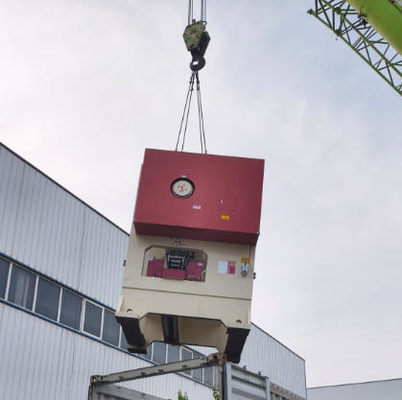 W pełni automatyczna maszyna do uderzenia w pochłanianie dźwięku. Puncher plasterboard.