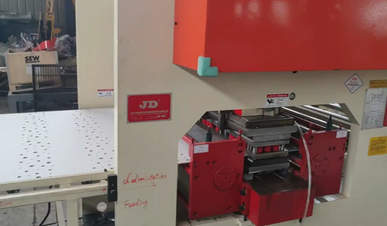 Łatwa w obsłudze płytek hydrauliczna maszyna do wybicia płyty MDF Płytka