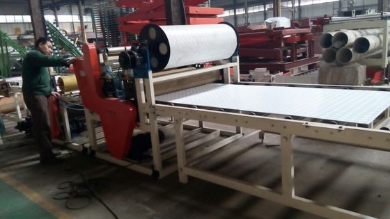 Znane marki Chiny Winylowe materiały budowlane Wytwórnia folii PVC Laminowanie