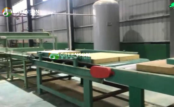 Dobra cena. Automatyczna maszyna do tworzenia paneli z wełny skalnej o szerokości deski 1200-2400 mm, gęstości 80-200 kg/m3 i sterowaniu precyzyjnym przez PLC w Internecie