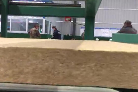 Dobra cena. Automatyczna linia produkcyjna wełny skalnej o szerokości deski 1200-2400 mm 80-200 kg/m3 Gęstość i wsparcie zagranicznych inżynierów w Internecie