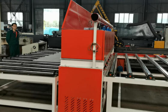 Dobra cena. Automatyczna maszyna do cięcia folii PVC sterowana PLC z maksymalną szerokością laminowania 1300 mm i prędkością 15 m/min do płyt gipsowo-kartonowych w Internecie