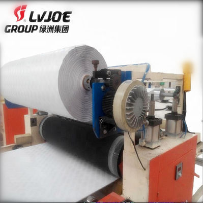 Laminowanie instalacji do produkcji folii z PCV i aluminium na suficie gipsowym