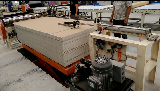 Push-Type Feeding Board PCV Folia Gipsowo-kartonowa Maszyna do laminowania System PLC