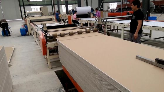 Płyta krzemianowo-wapienna Maszyna do laminowania z folii aluminiowej 380V, częstotliwość 50 Hz